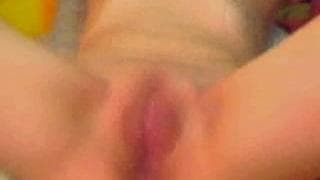 Questa mora ama usare le sue stesse dita