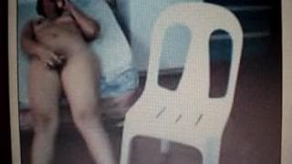 Una bruna che si masturba in webcam