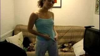 Ecco uno striptease in webcam