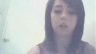 Lei è giovane e si tocca per noi