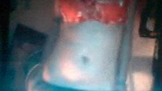 Lei carezze di una ragazza amatoriale