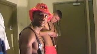 Due gay muscolosi che si fanno una sega Due gay muscolosi che si fanno una sega