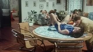 La pornostar Moana Pozzi in questa orgia