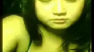 Una troia mostra le tette in webcam