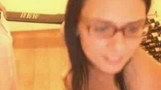 Questa mora succhia davanti la webcam