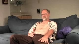 Una bella sega per questo uomo maturo