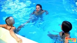 Sabrina Blond insieme a due amiche