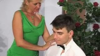 Una troia bionda scopata per bene