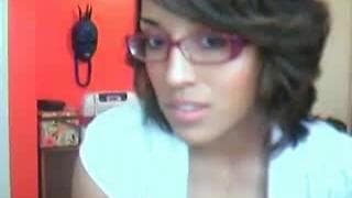 Uno striptease in webcam per questa troia