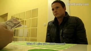 Questo ragazzo fa sesso per soldi