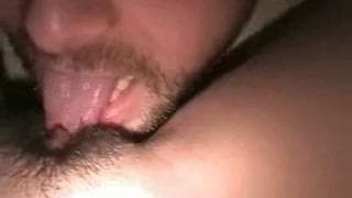 Un tipo gira un sextape con la ragazza !