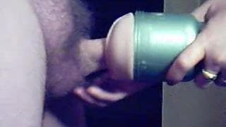 Usa un sextoy sul pisello del ragazzo