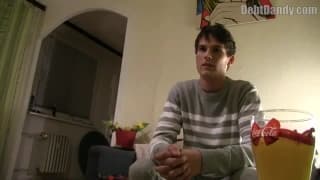 Questo gay twink è sodomizzato per soldi