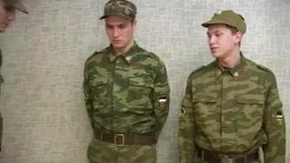 Tre seducenti soldati gay insieme