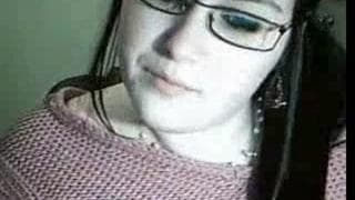 Una giovane che ci mostra le sue tettone