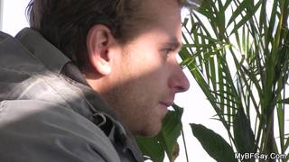 Due uomini che si succhiano e inculano