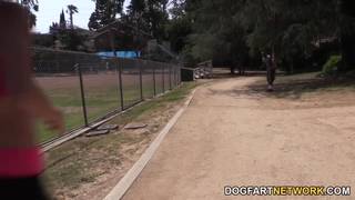 Carmen Callaway scopa con l'istruttore