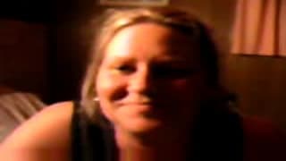 Una milf amatoriale che ama succhiare