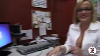 Samantha Sainz è una segretaria troia Bionde, Eiaculazione Facciale, Pompini, Latine, Calze & Collant, Pornostar