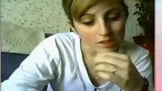 Francese mostra le sue tette in webcam 