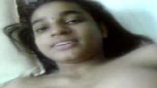 La scopa e la filma allo stesso tempo !