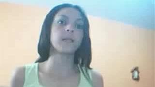 Una giovane donna che ama toccarsi