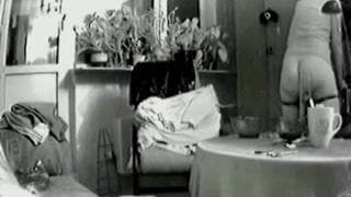 Yana si masturba mentre viene spiata