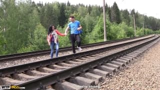 Kira viene penetrata nel bosco da un uomo