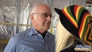 Alena adora gli uomini più vecchi