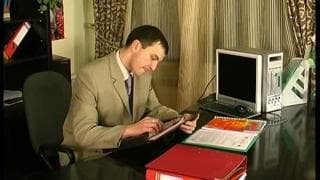 Una calda brunetta montata dal capo