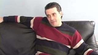 Un grande cazzo per voi sul divano