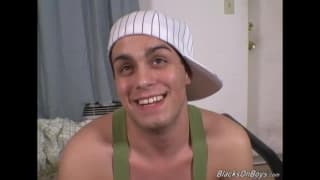 Un twink che assaggia il suo primo nero