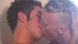 Devon Hart si diverte insieme a Roar