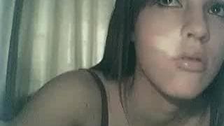 Una brunetta che si masturba il culo