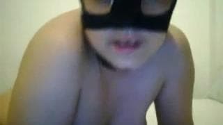 Una grassa troia mora che si masturba