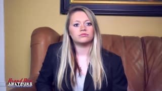 Questa bionda è a un eccitante casting