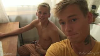 Una coppia di amici gay che scopano Una coppia di amici gay che scopano
