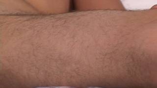 Mac gode toccandosi da solo