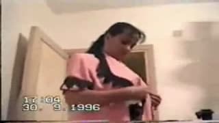 Un'araba che rende felice il suo uomo Un'araba che rende felice il suo uomo