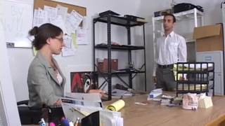 Lena Ramone è una segretaria molto sexy