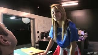 Sascha si fa succhiare da Marina Angel