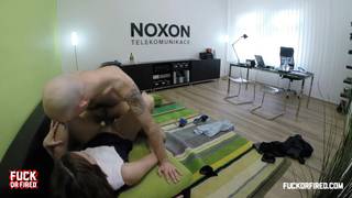 Victoria una segretaria che scopa il capo