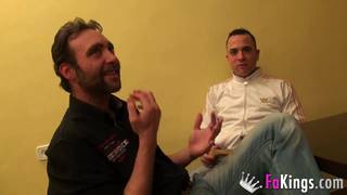 Una spagnola si fa scopare da due uomini