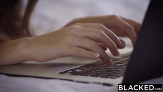 Due grandi cazzi neri per Tali Dova