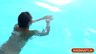 Isabella Chrystin la lecca alla sua amica