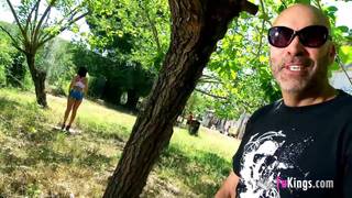 Pamela è uan cagna spagnola all'aperto