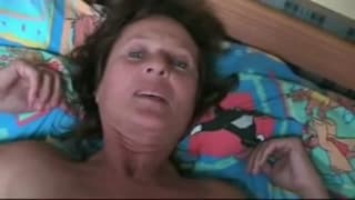 Una donna matura che adora il sesso Una donna matura che adora il sesso