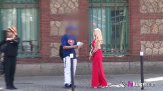 Clara scopata da un latino tatuato