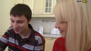 Ecco uan favolosa biondina tettona