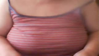 Una donna BBW ci mostra le tette naturali